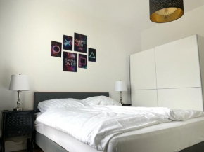 JayBnB - Gaming Apartment PS5 65 Zoll 4K TV Wohnung mit Balkon